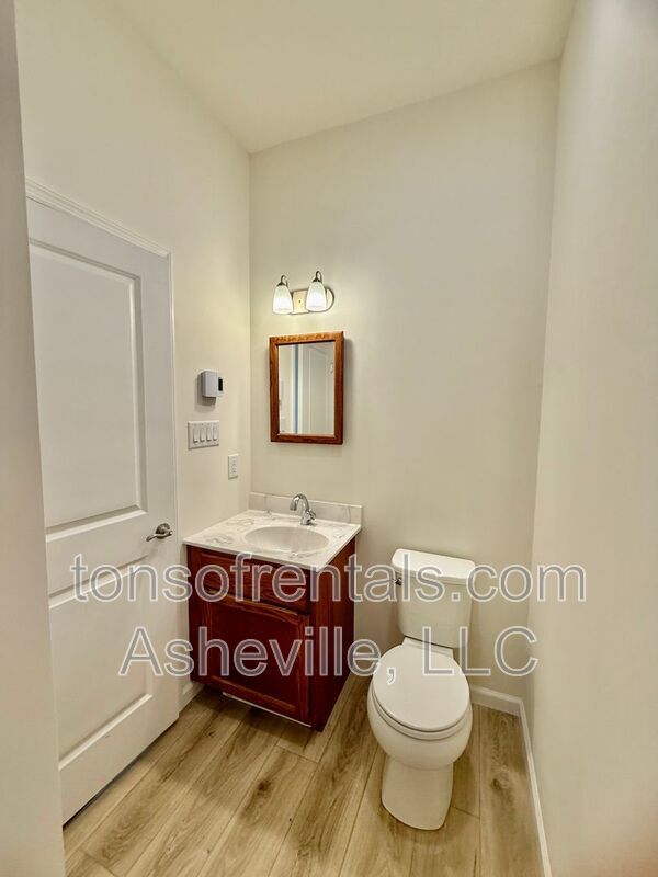 Brand New Charming Downstairs Duplex Unit In Brevard property image