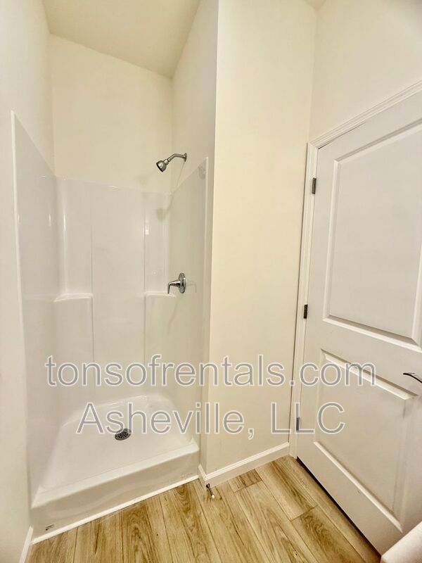 Brand New Charming Downstairs Duplex Unit In Brevard property image