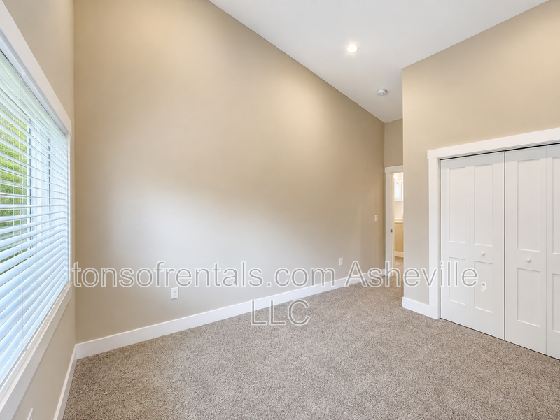 Stunning single-family residence boasts 3 bedrooms, 2.5 bathrooms, and a bonus area for added versatility. property image