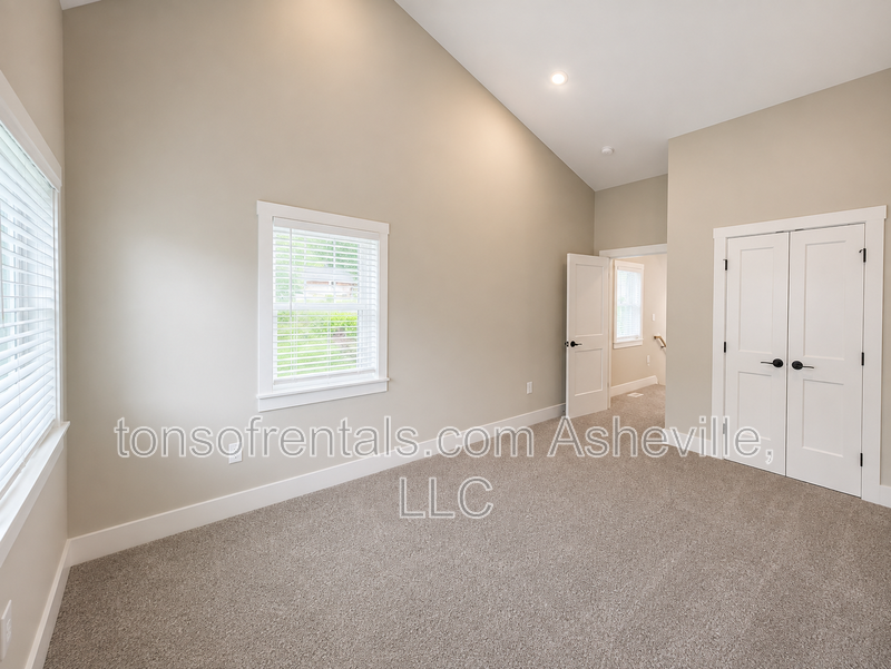 Stunning single-family residence boasts 3 bedrooms, 2.5 bathrooms, and a bonus area for added versatility. property image