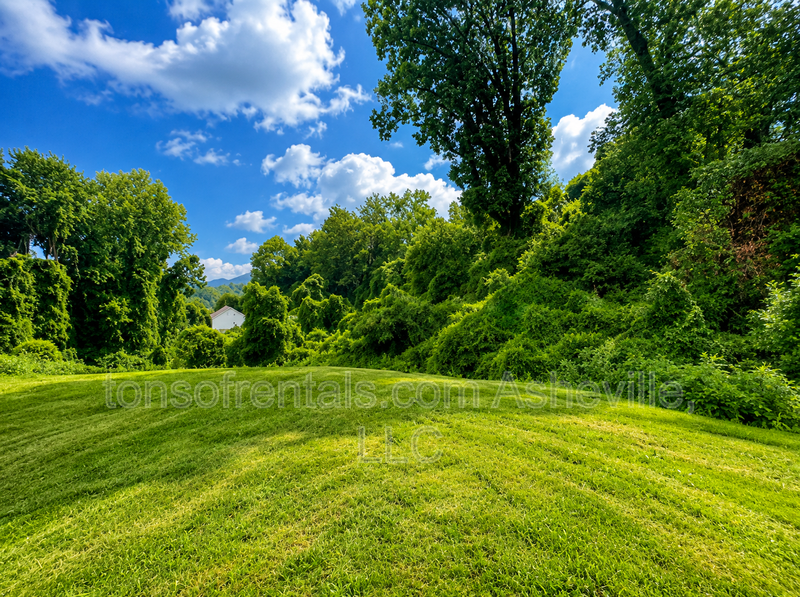 Stunning single-family residence boasts 3 bedrooms, 2.5 bathrooms, and a bonus area for added versatility. property image