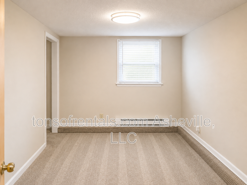 Convenient location in Black Mountain property image