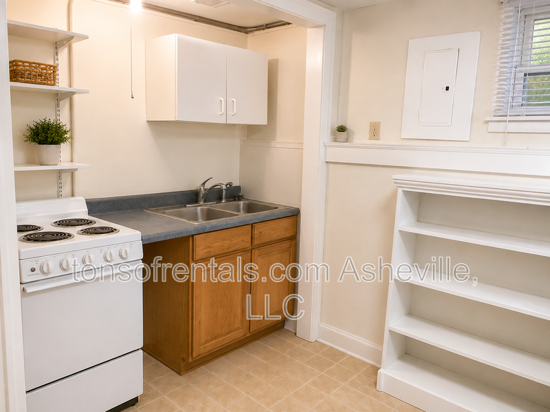 Convenient location in Black Mountain property image