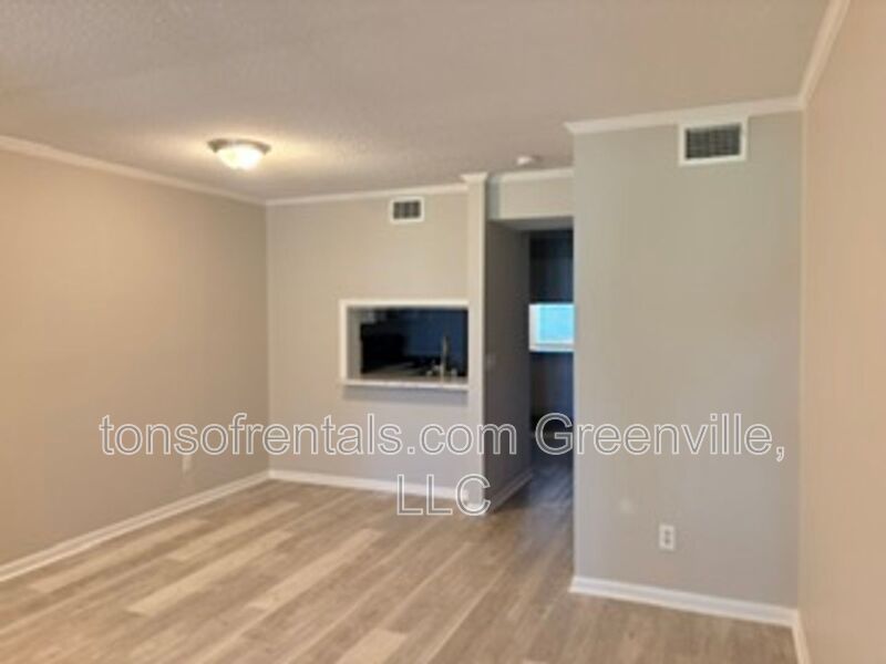 Beautiful townhome on hole #3 of Pebble Creek Golf Course in Taylors SC! property image