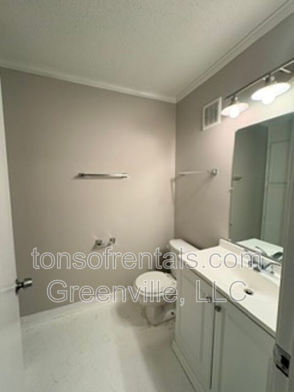 Beautiful townhome on hole #3 of Pebble Creek Golf Course in Taylors SC! property image