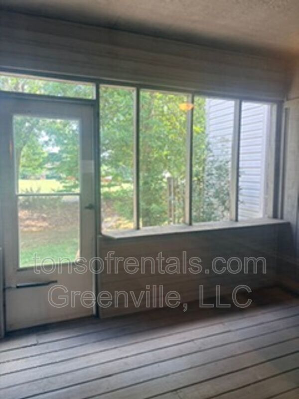 Beautiful townhome on hole #3 of Pebble Creek Golf Course in Taylors SC! property image