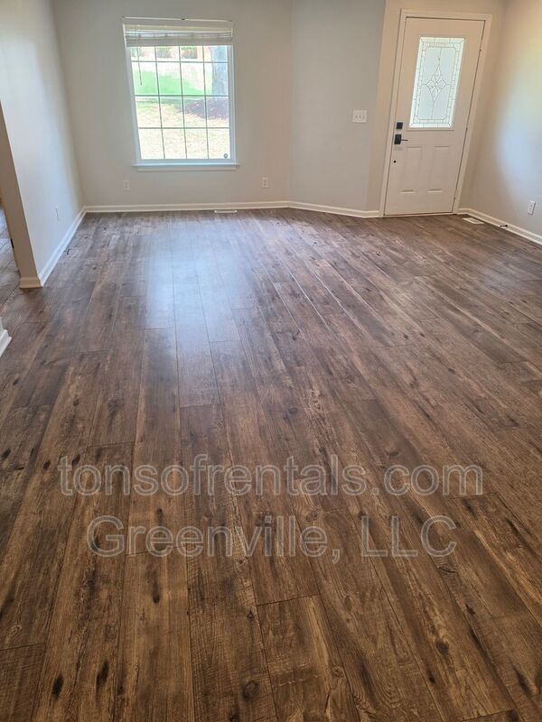 Renovated 3 bedroom, 2 bath home in Greenville property image