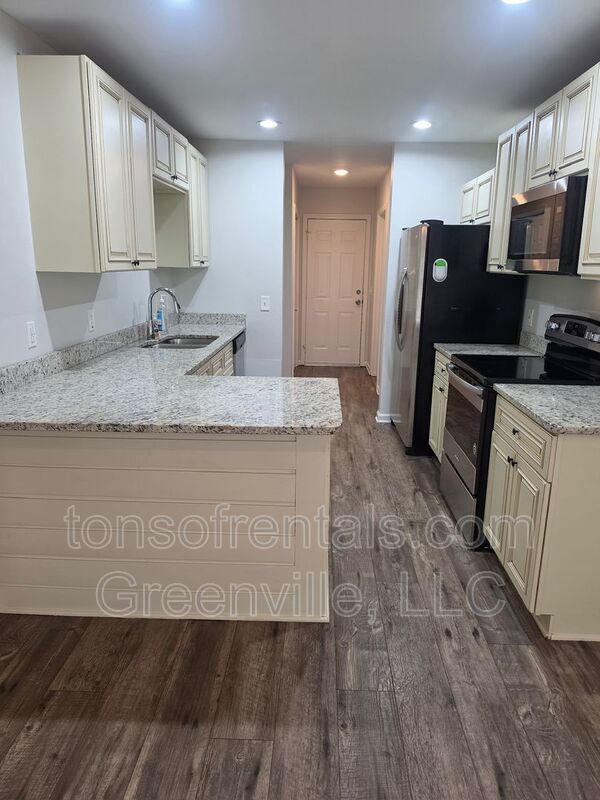 Renovated 3 bedroom, 2 bath home in Greenville property image