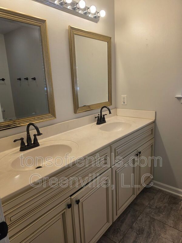 Renovated 3 bedroom, 2 bath home in Greenville property image