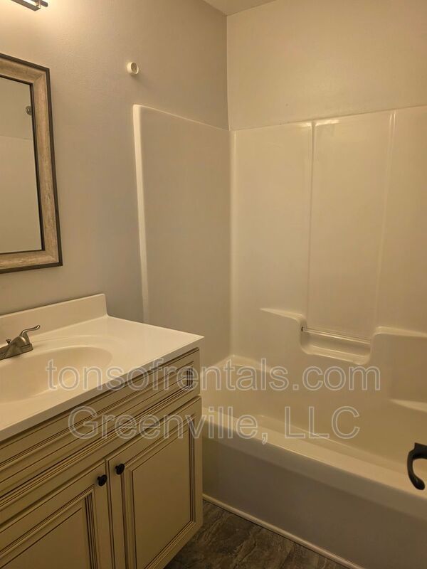 Renovated 3 bedroom, 2 bath home in Greenville property image
