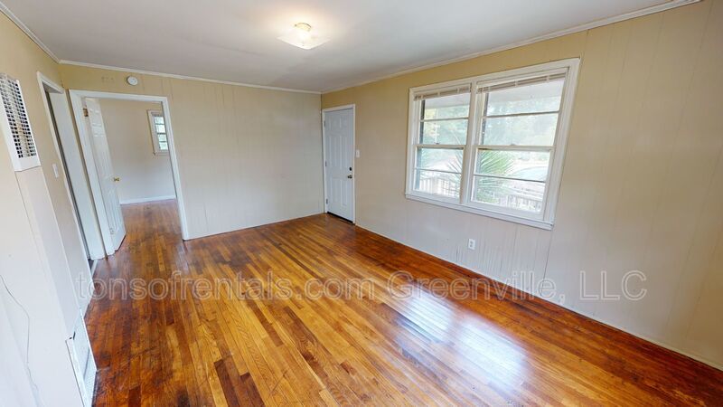 Cute 2 bedroom, 1 bath home property image