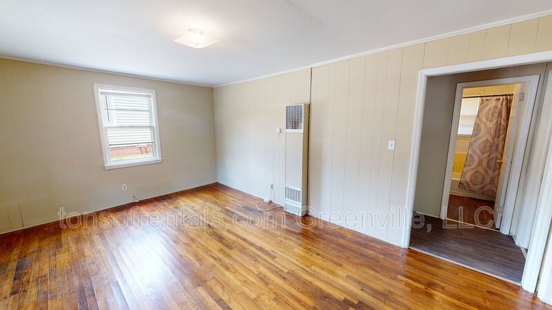 Cute 2 bedroom, 1 bath home property image