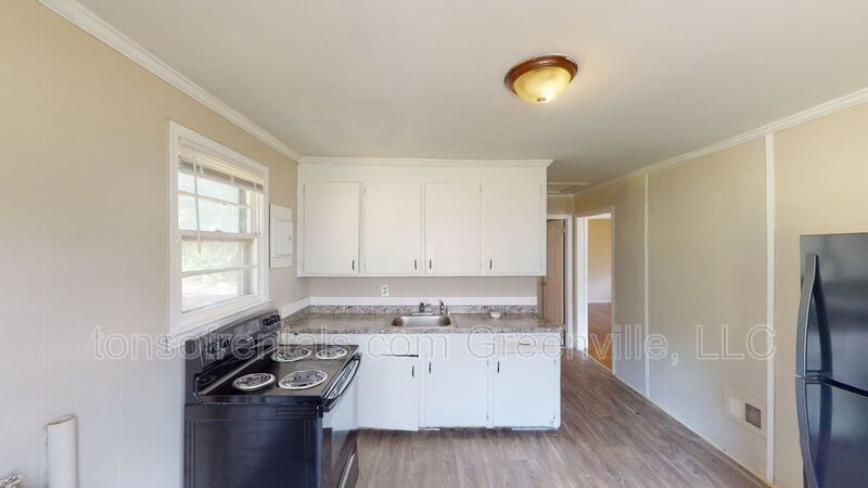 Cute 2 bedroom, 1 bath home property image