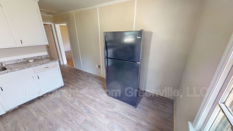 Cute 2 bedroom, 1 bath home property image