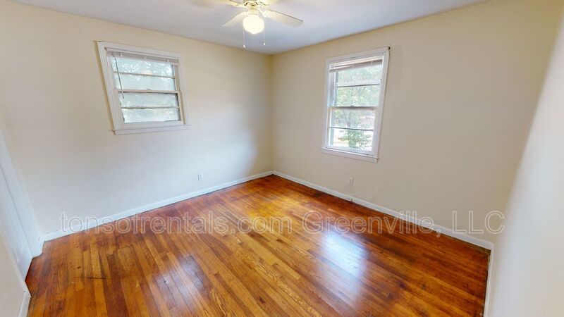 Cute 2 bedroom, 1 bath home property image