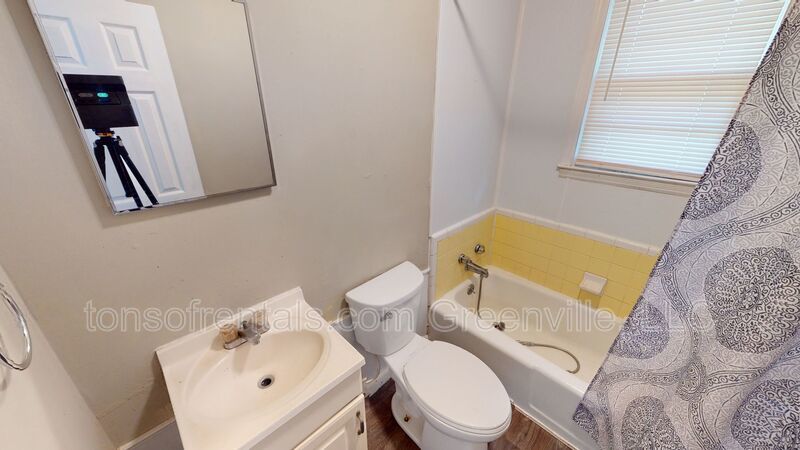 Cute 2 bedroom, 1 bath home property image