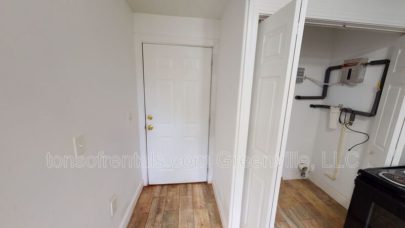 Great Studio Apartment in Greenville Home is occupied MUST schedule to view property image