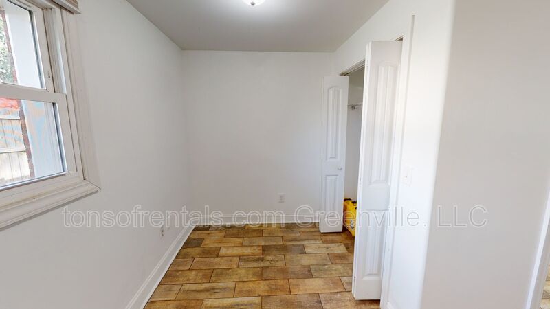 Great Studio Apartment in Greenville Home is occupied MUST schedule to view property image