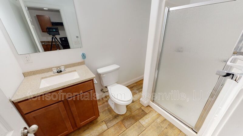 Great Studio Apartment in Greenville Home is occupied MUST schedule to view property image