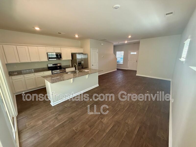 Great 3 bedroom, 2.5 bath townhome in Pendleton property image