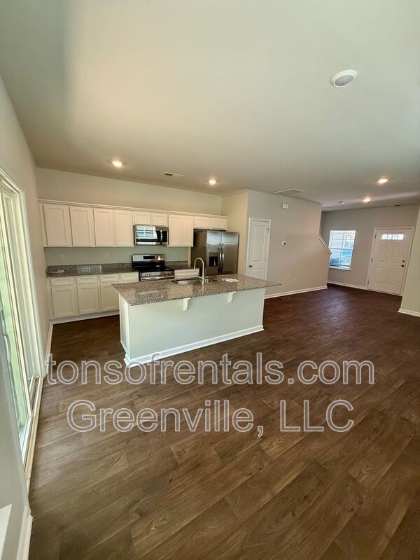 Great 3 bedroom, 2.5 bath townhome in Pendleton property image