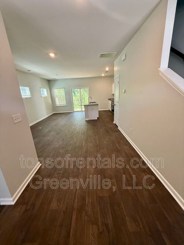 Great 3 bedroom, 2.5 bath townhome in Pendleton property image