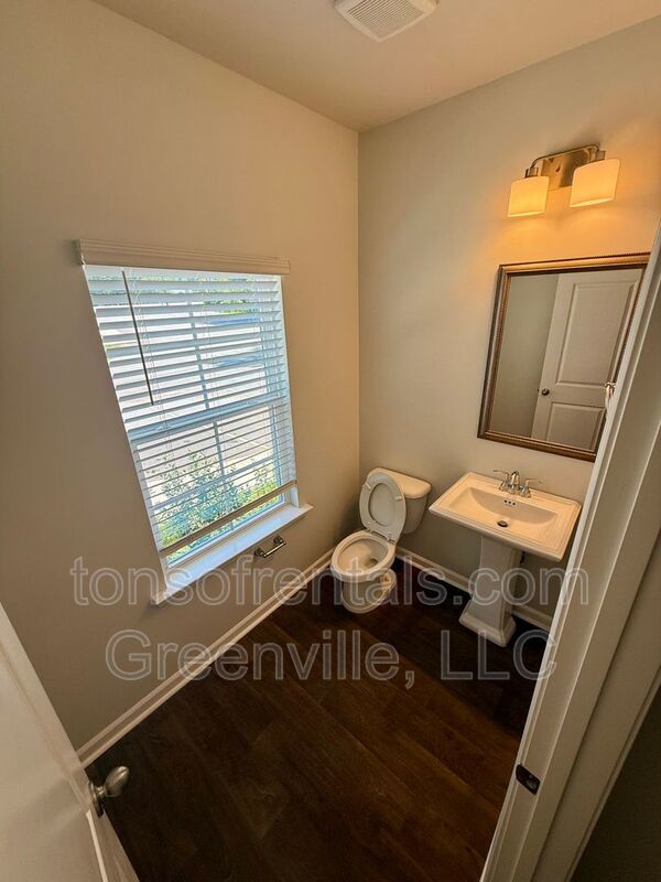 Great 3 bedroom, 2.5 bath townhome in Pendleton property image