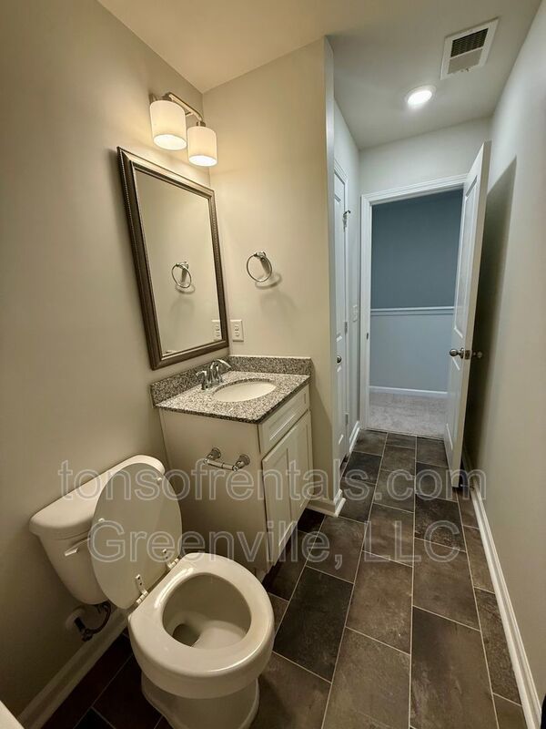 Great 3 bedroom, 2.5 bath townhome in Pendleton property image
