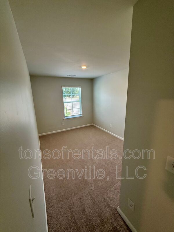 Great 3 bedroom, 2.5 bath townhome in Pendleton property image