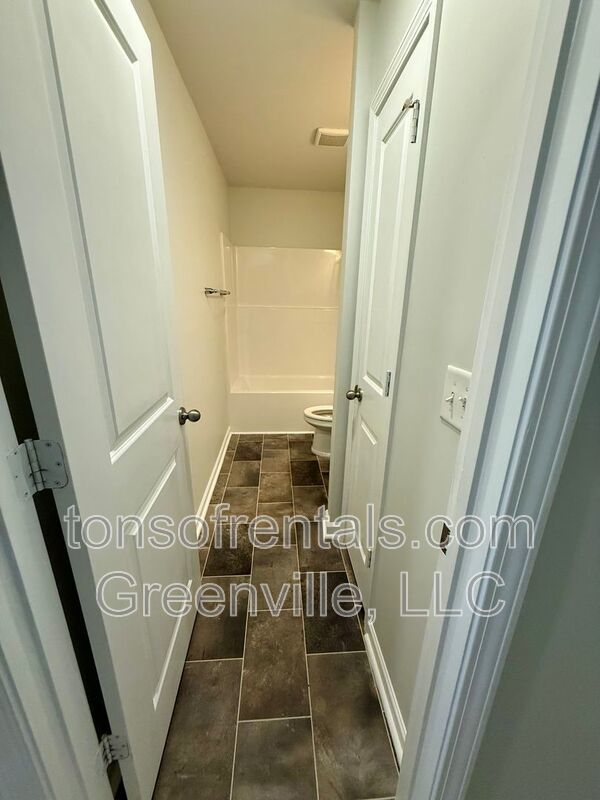 Great 3 bedroom, 2.5 bath townhome in Pendleton property image