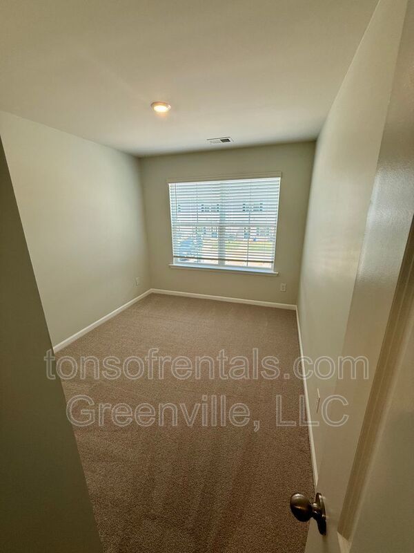 Great 3 bedroom, 2.5 bath townhome in Pendleton property image