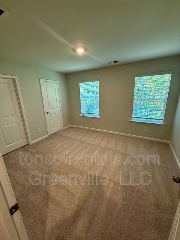 Great 3 bedroom, 2.5 bath townhome in Pendleton property image