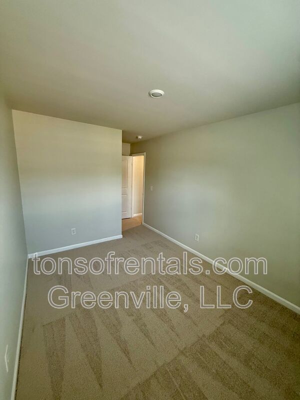 Great 3 bedroom, 2.5 bath townhome in Pendleton property image