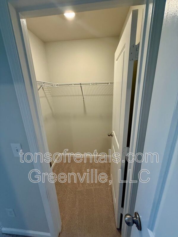 Great 3 bedroom, 2.5 bath townhome in Pendleton property image