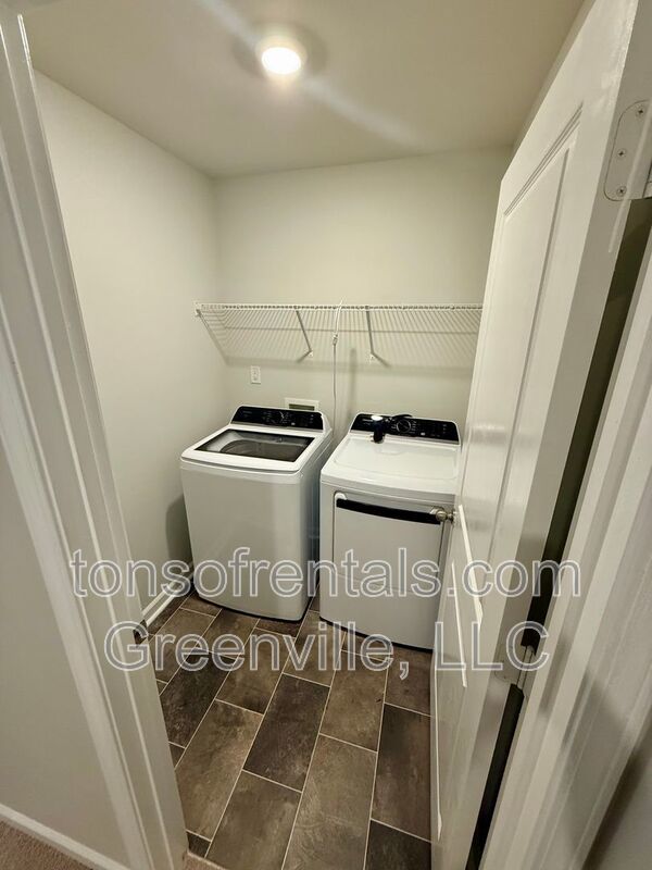 Great 3 bedroom, 2.5 bath townhome in Pendleton property image