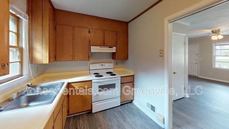Super cute 2 bedroom 1 bath duplex in great location of Woodruff SC! property image