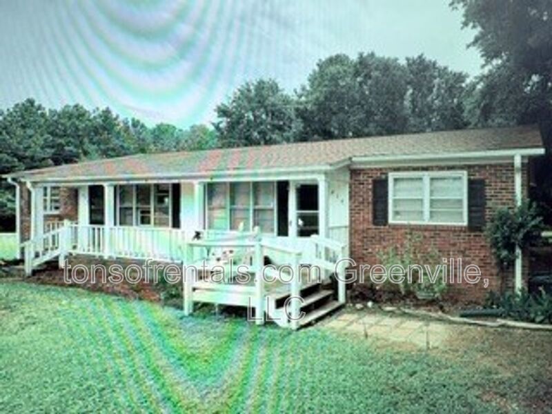 Super cute 2 bedroom 1 bath duplex in great location of Woodruff SC! property image