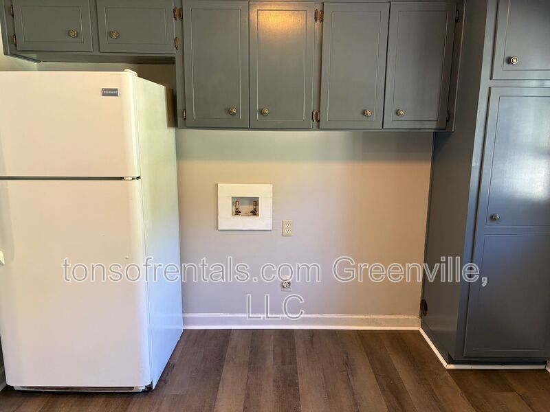 Nice 2 bedroom, 1 bath duplex on the Westside property image