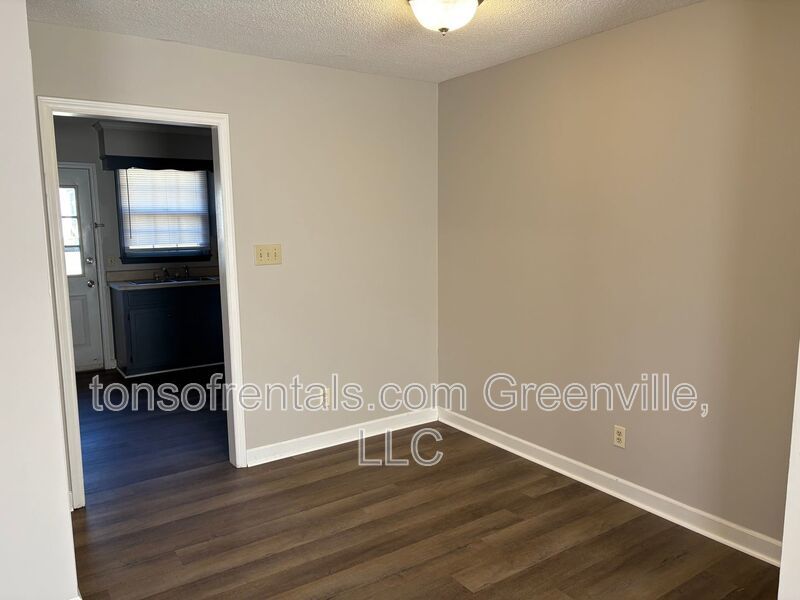 Nice 2 bedroom, 1 bath duplex on the Westside property image