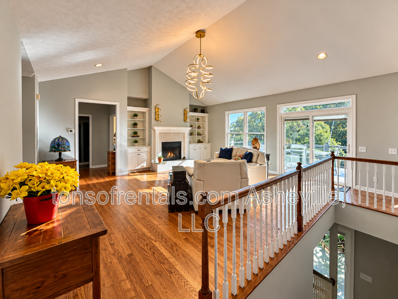 Fully Furnished Mountain View Home in Gated Carriage Park – Nearly 3,000 Sq. Ft.! property image
