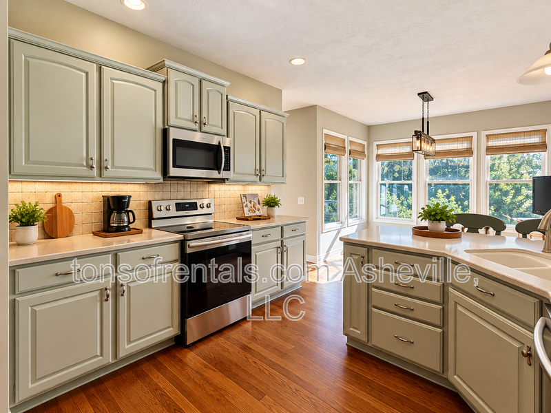 Fully Furnished Mountain View Home in Gated Carriage Park – Nearly 3,000 Sq. Ft.! property image