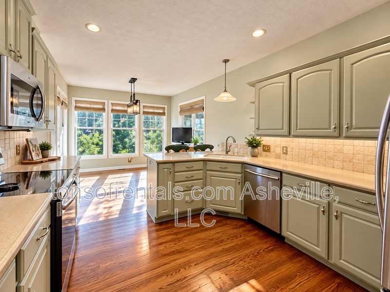 Fully Furnished Mountain View Home in Gated Carriage Park – Nearly 3,000 Sq. Ft.! property image