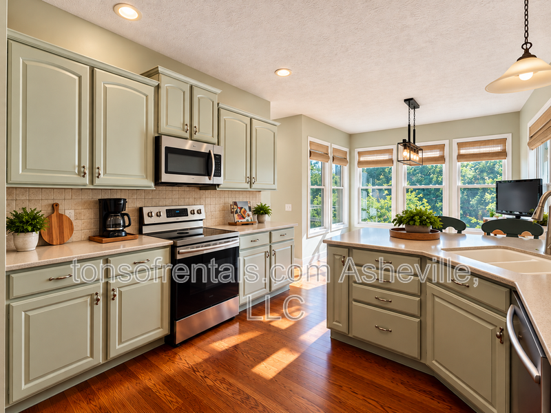 Fully Furnished Mountain View Home in Gated Carriage Park – Nearly 3,000 Sq. Ft.! property image