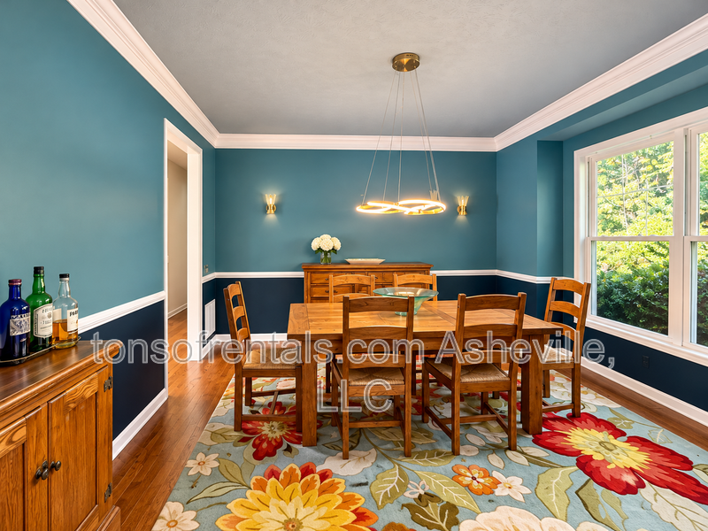 Fully Furnished Mountain View Home in Gated Carriage Park – Nearly 3,000 Sq. Ft.! property image