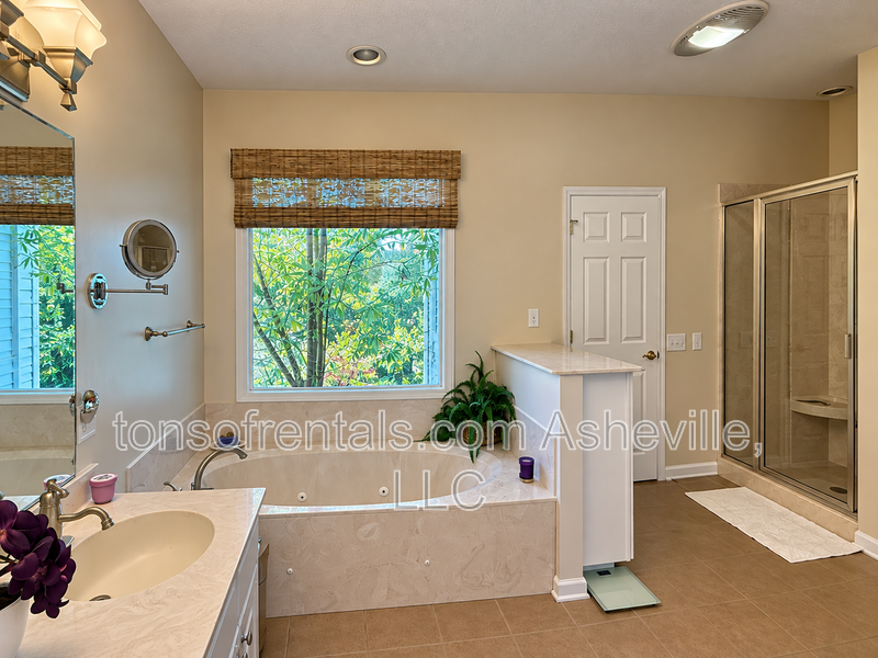 Fully Furnished Mountain View Home in Gated Carriage Park – Nearly 3,000 Sq. Ft.! property image