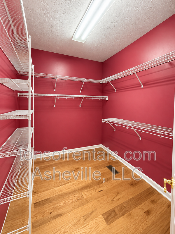 Fully Furnished Mountain View Home in Gated Carriage Park – Nearly 3,000 Sq. Ft.! property image