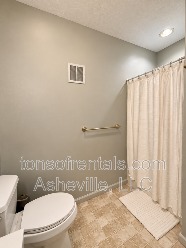 Fully Furnished Mountain View Home in Gated Carriage Park – Nearly 3,000 Sq. Ft.! property image