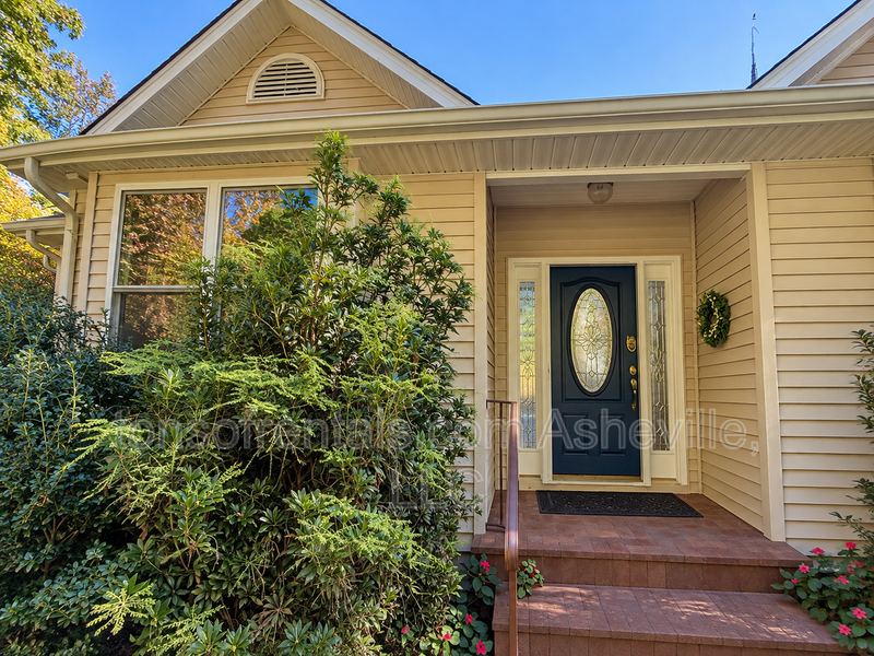 Fully Furnished Mountain View Home in Gated Carriage Park – Nearly 3,000 Sq. Ft.! property image