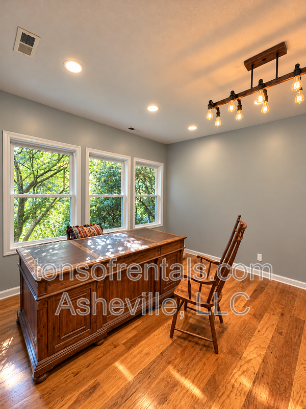 Fully Furnished Mountain View Home in Gated Carriage Park – Nearly 3,000 Sq. Ft.! property image
