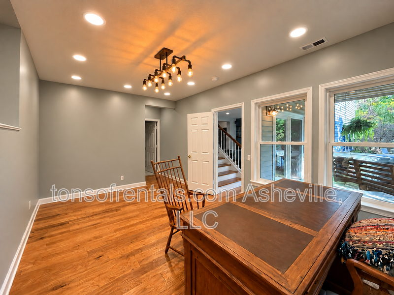 Fully Furnished Mountain View Home in Gated Carriage Park – Nearly 3,000 Sq. Ft.! property image